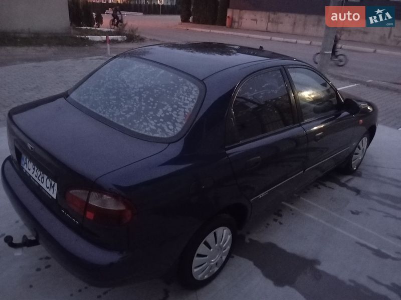 Седан Daewoo Lanos 2004 в Волочиську