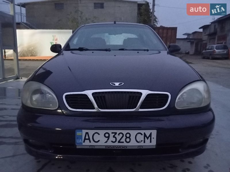 Седан Daewoo Lanos 2004 в Волочиську
