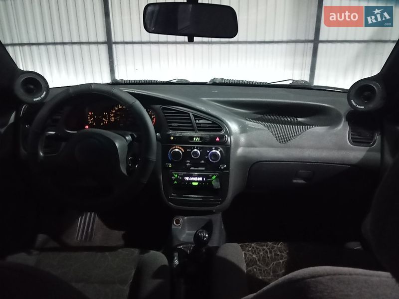 Седан Daewoo Lanos 2004 в Волочиську