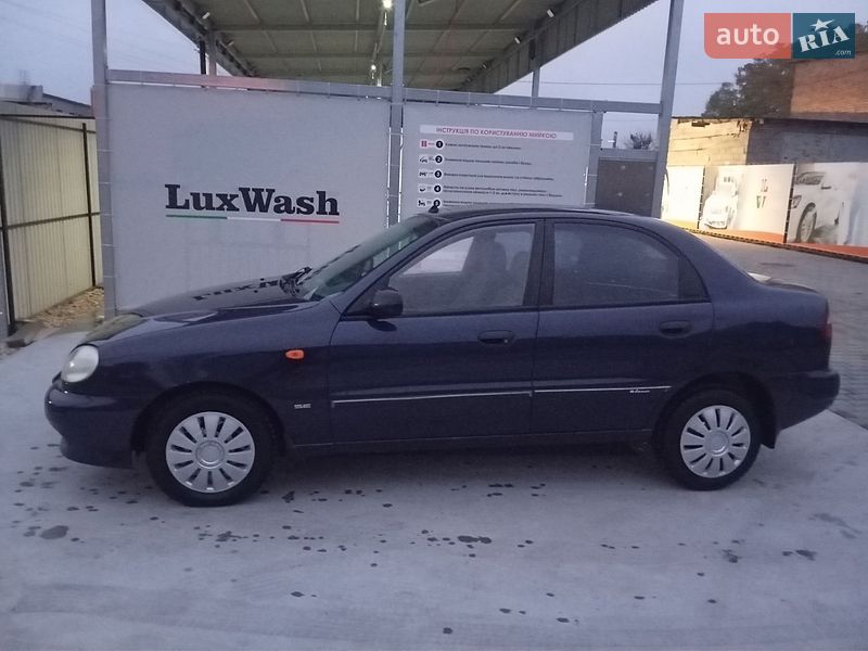 Седан Daewoo Lanos 2004 в Волочиську