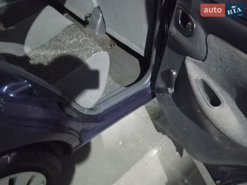 Седан Daewoo Lanos 2004 в Волочиську