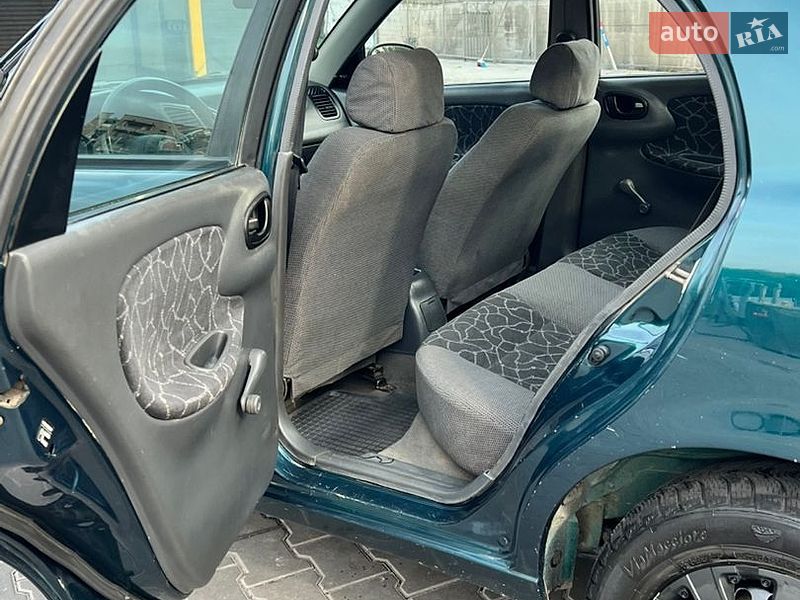 Седан Daewoo Lanos 2002 в Каменском