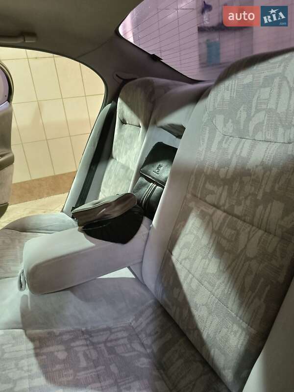 Седан Daewoo Leganza 1999 в Волочиську