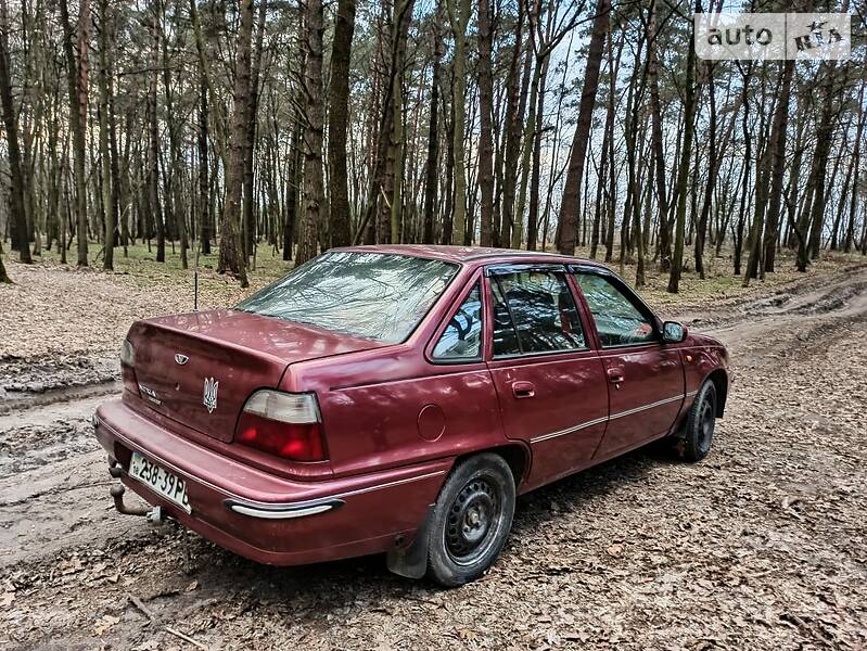 Седан Daewoo Nexia 1997 в Рівному