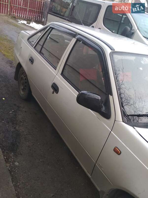 Седан Daewoo Nexia 2008 в Стрию