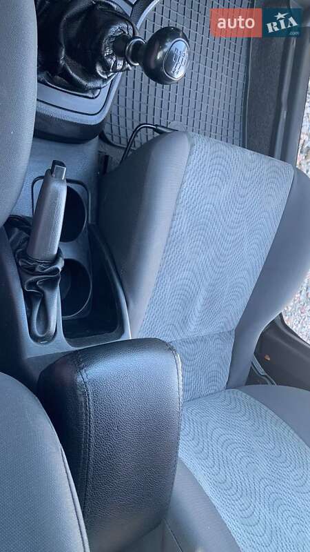 Седан Daewoo Nexia 2008 в Днепре