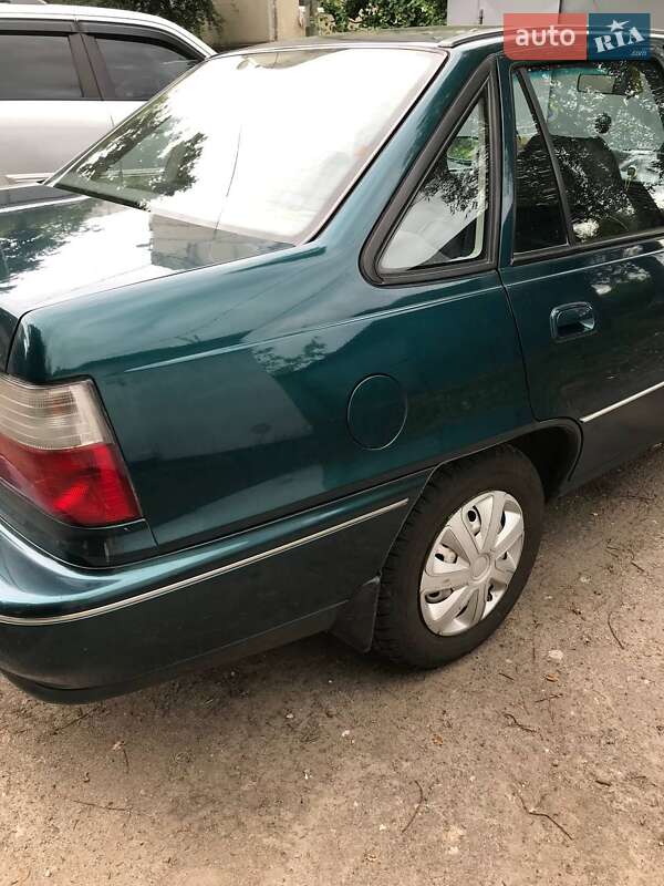 Седан Daewoo Nexia 1997 в Яготині
