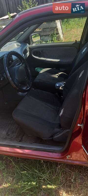 Седан Daewoo Nexia 1995 в Коропе