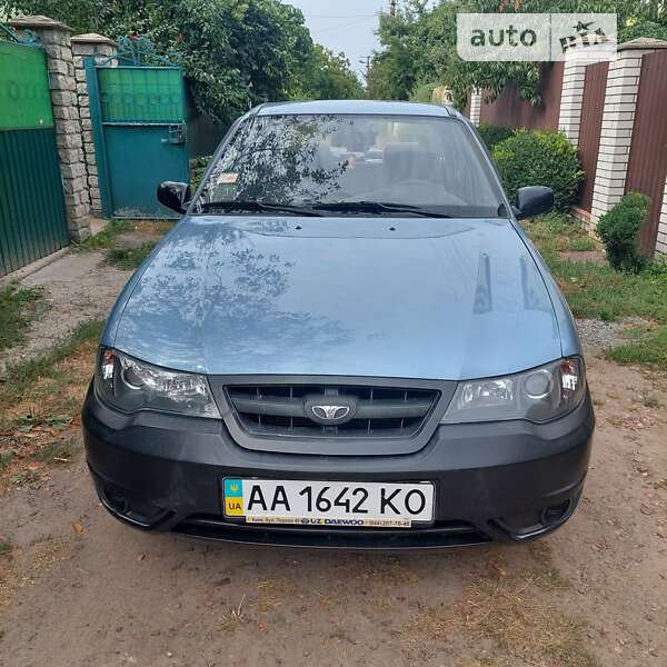Седан Daewoo Nexia 2011 в 