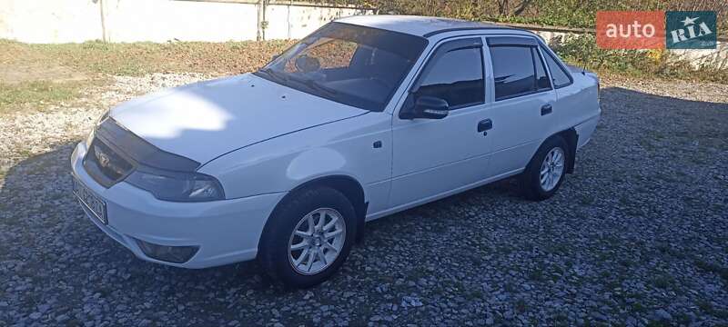Седан Daewoo Nexia 1996 в Городенці