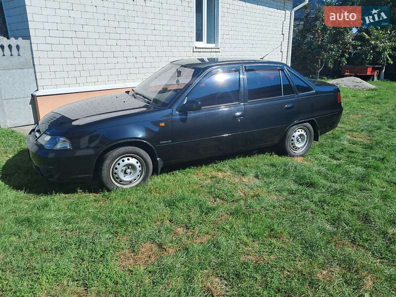 Седан Daewoo Nexia 2009 в Ичне