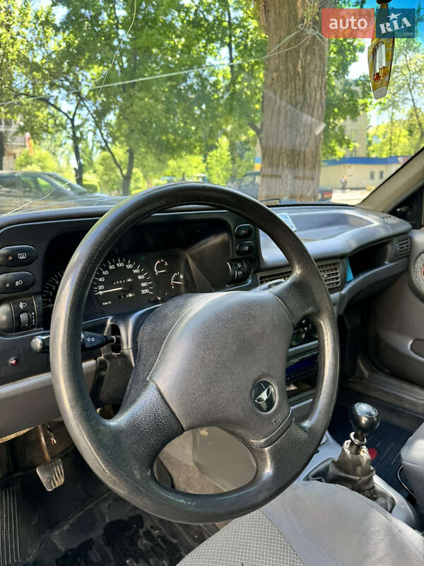 Седан Daewoo Nexia 2004 в Першотравенську
