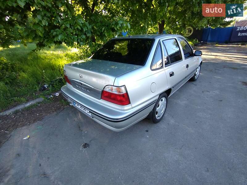 Седан Daewoo Nexia 2006 в Киеве