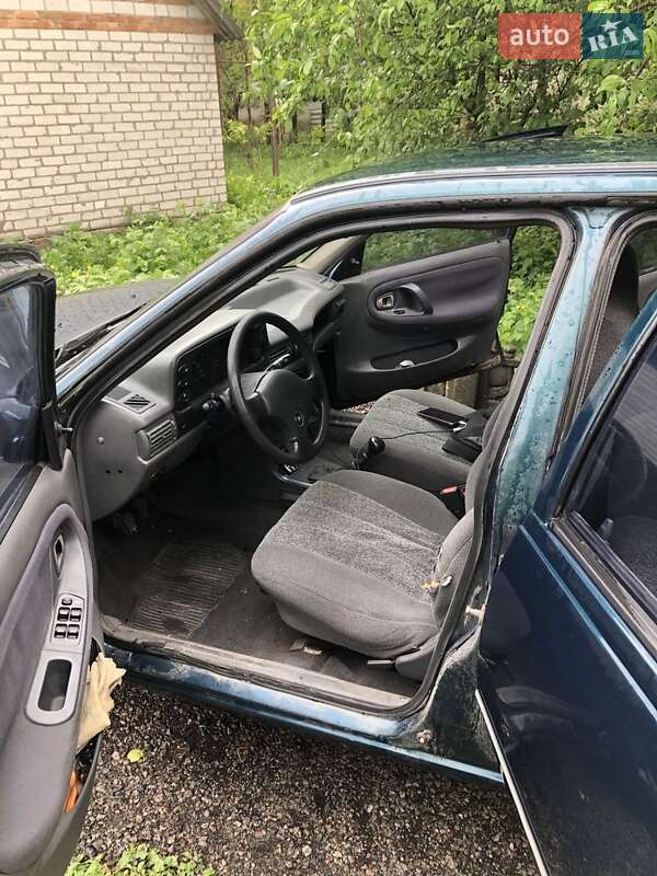 Седан Daewoo Nexia 1997 в Киеве