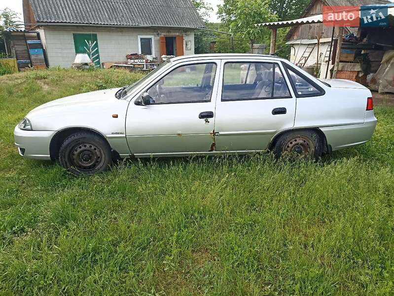 Седан Daewoo Nexia 2012 в 