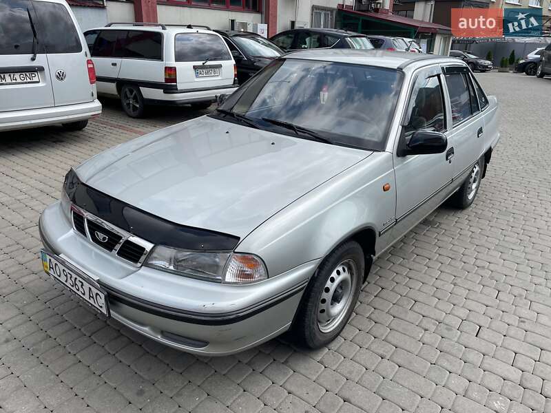 Седан Daewoo Nexia 2005 в Хусті
