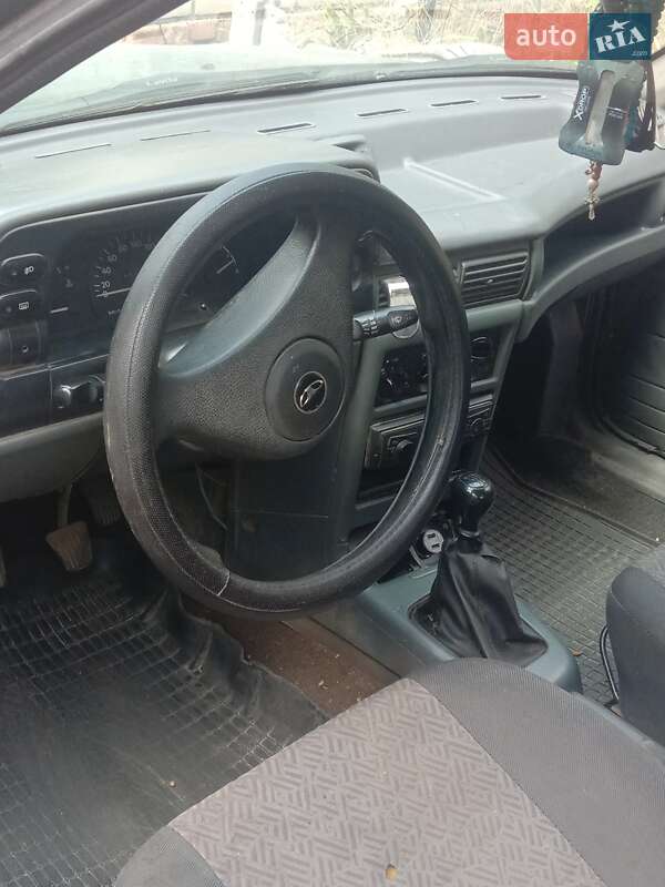 Седан Daewoo Nexia 1995 в Днепре
