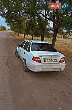 Седан Daewoo Nexia 2011 в 