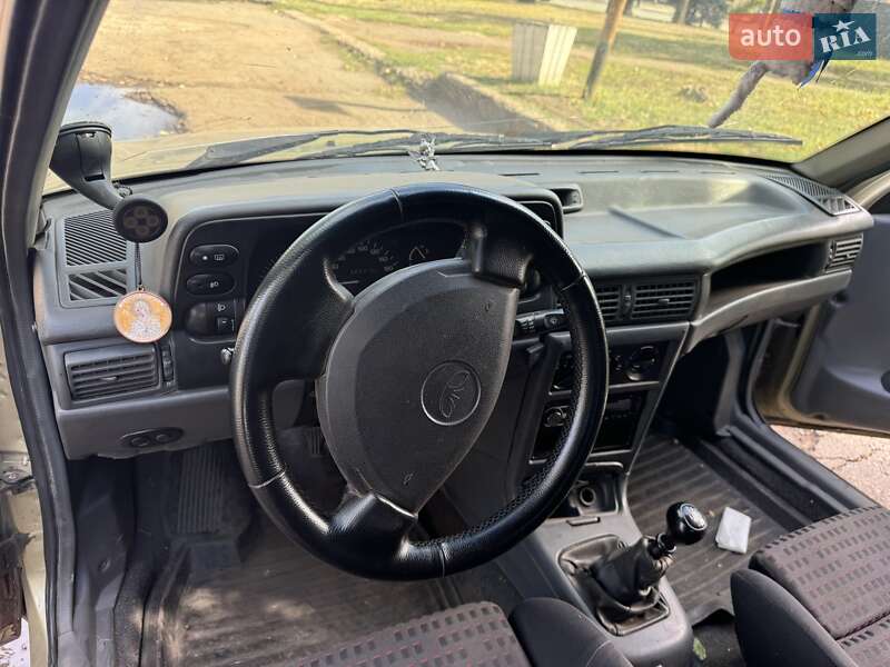 Седан Daewoo Nexia 2006 в Сумах