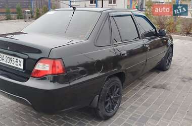 Седан Daewoo Nexia 2011 в 