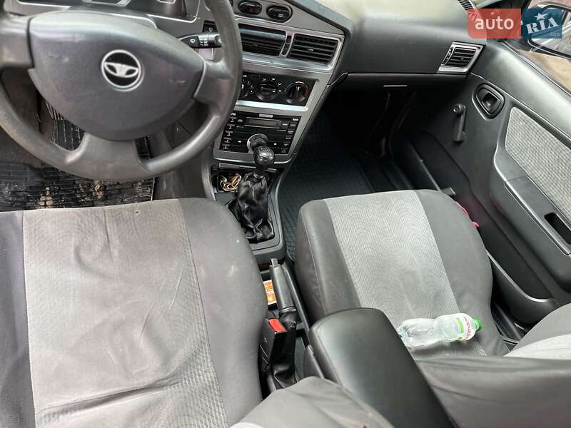 Седан Daewoo Nexia 2011 в 