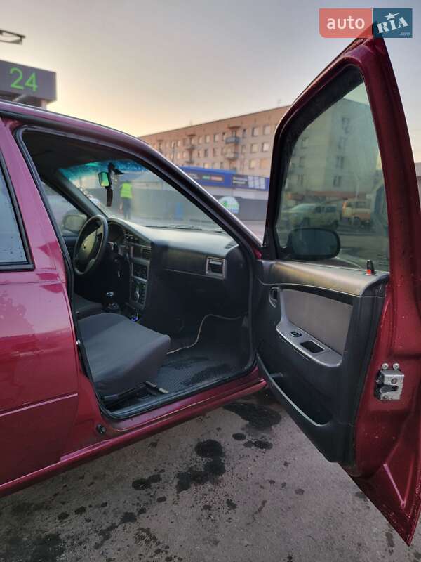 Седан Daewoo Nexia 2008 в Славянске