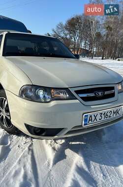 Седан Daewoo Nexia 2012 в Валках