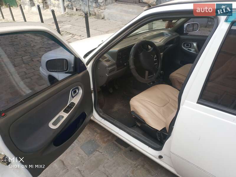 Седан Daewoo Nexia 1997 в Львові