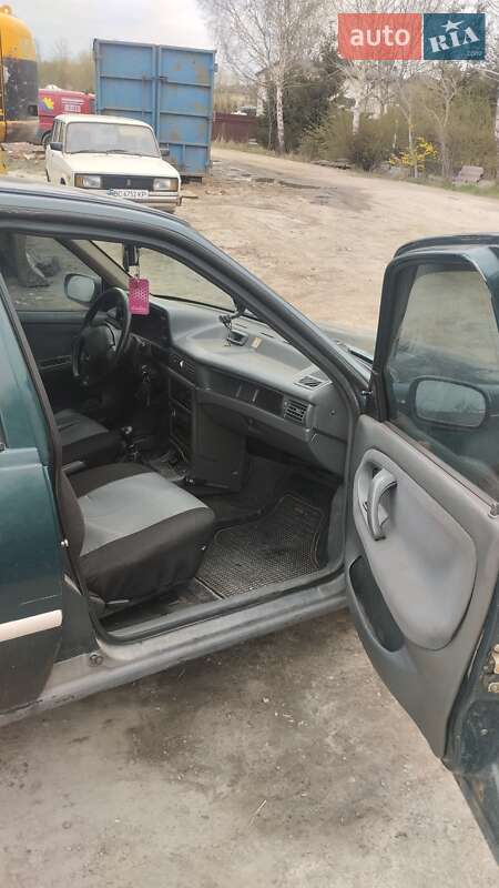 Седан Daewoo Nexia 1997 в Львове