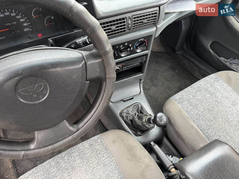 Седан Daewoo Nexia 2008 в 