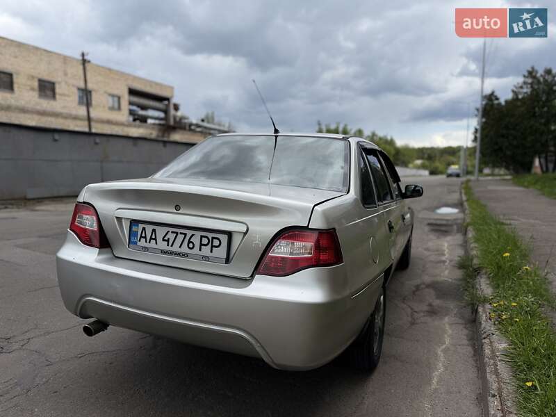 Седан Daewoo Nexia 2008 в Киеве