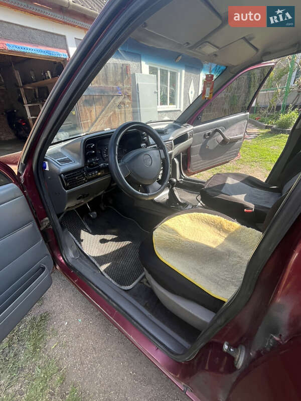 Седан Daewoo Nexia 2008 в Ольшанке