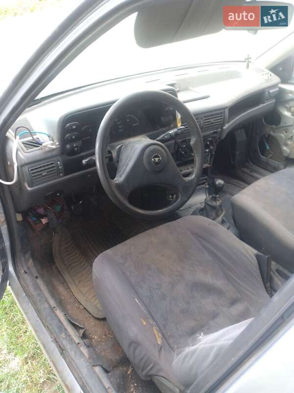 Седан Daewoo Nexia 1995 в Монастириській