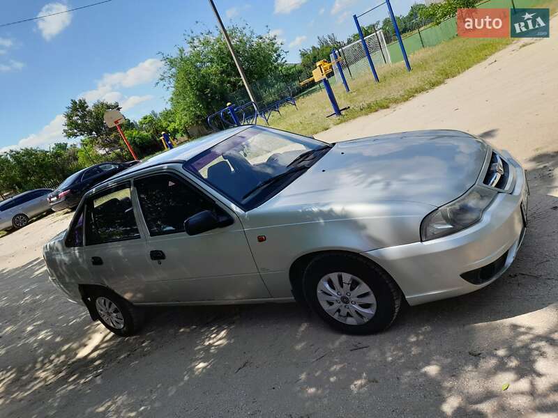 Седан Daewoo Nexia 2008 в Николаеве