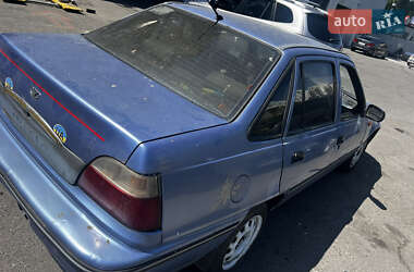 Седан Daewoo Nexia 2006 в Авангарді