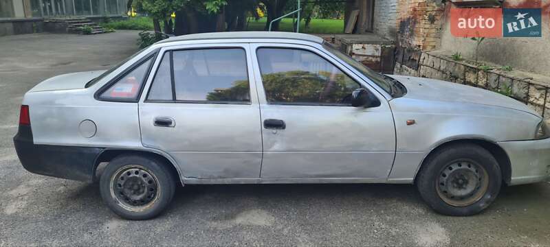 Седан Daewoo Nexia 2011 в 