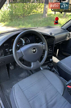 Седан Daewoo Nexia 2011 в 