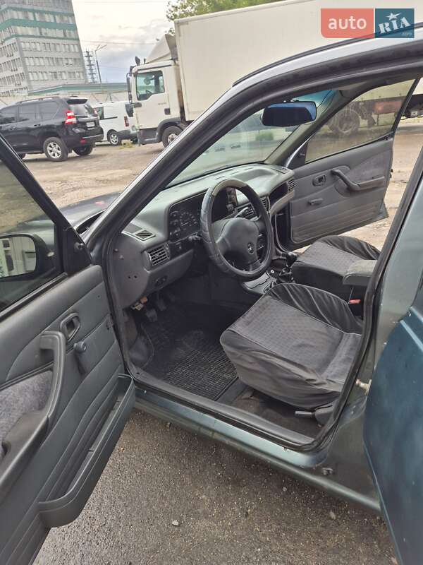 Седан Daewoo Nexia 2005 в Киеве