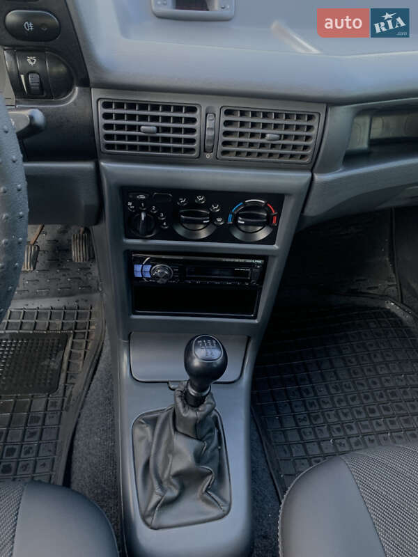 Седан Daewoo Nexia 2008 в Чернигове