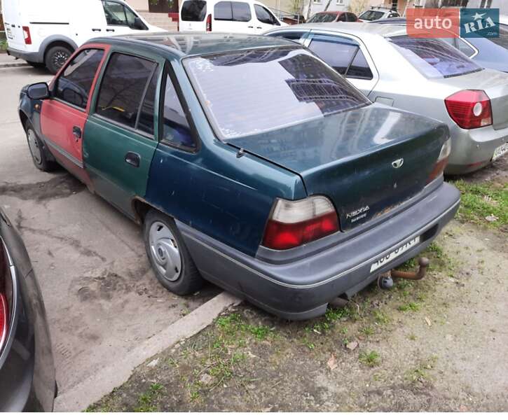 Седан Daewoo Nexia 1998 в Киеве