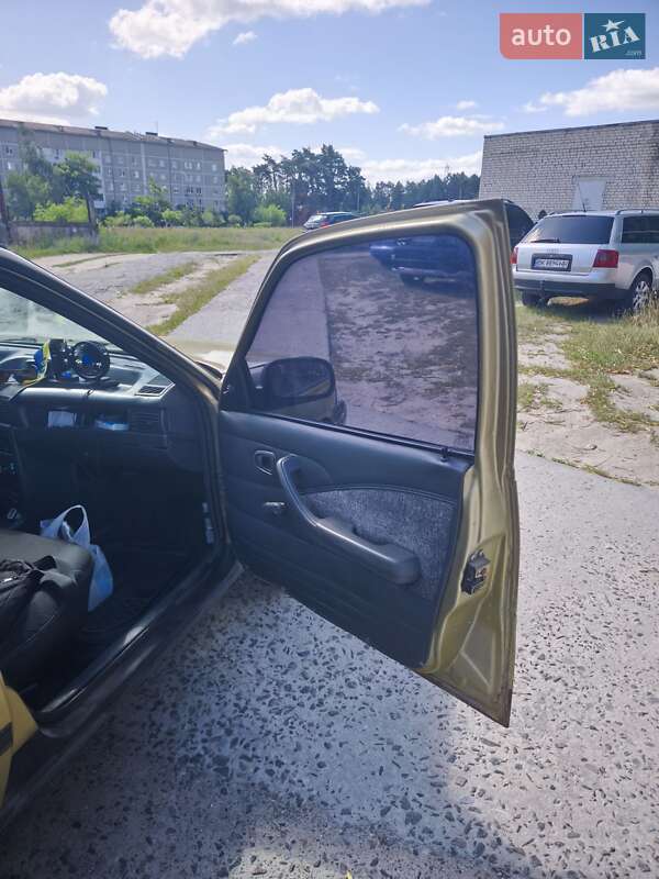 Седан Daewoo Nexia 2007 в Вараше
