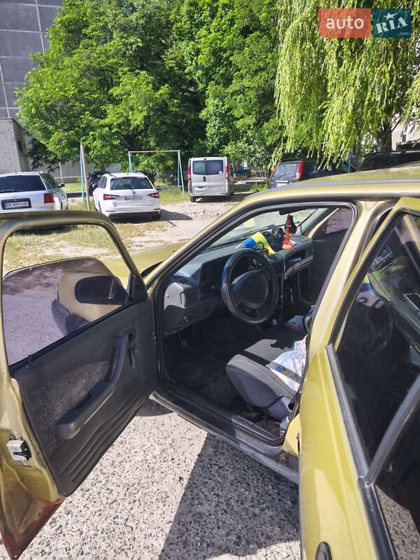 Седан Daewoo Nexia 2007 в Вараше