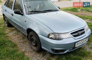 Седан Daewoo Nexia 2011 в 