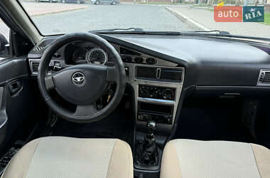 Седан Daewoo Nexia 2012 в 