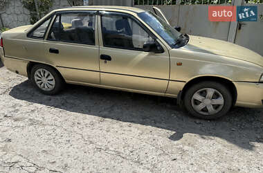 Седан Daewoo Nexia 2011 в 