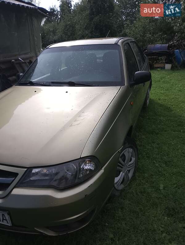 Седан Daewoo Nexia 2011 в 