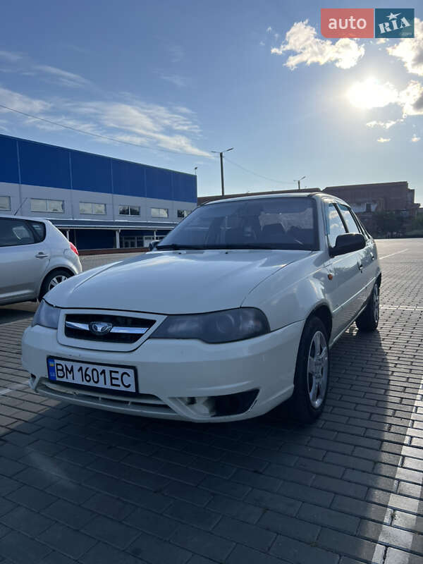 Седан Daewoo Nexia 2012 в Ромнах