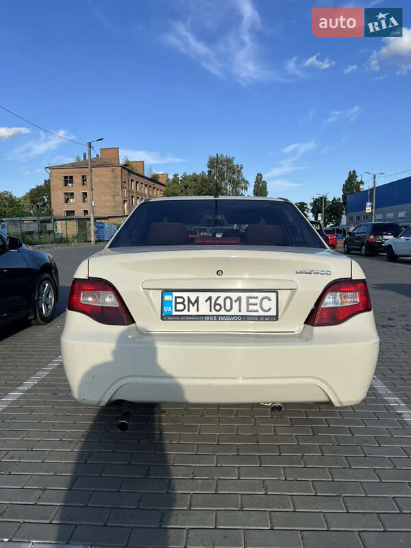 Седан Daewoo Nexia 2012 в Ромнах