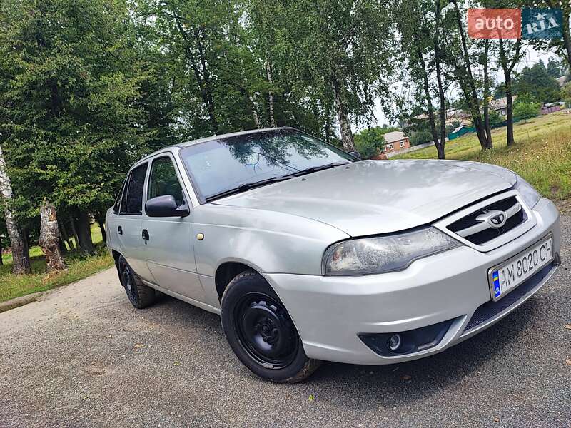 Седан Daewoo Nexia 2008 в Малине