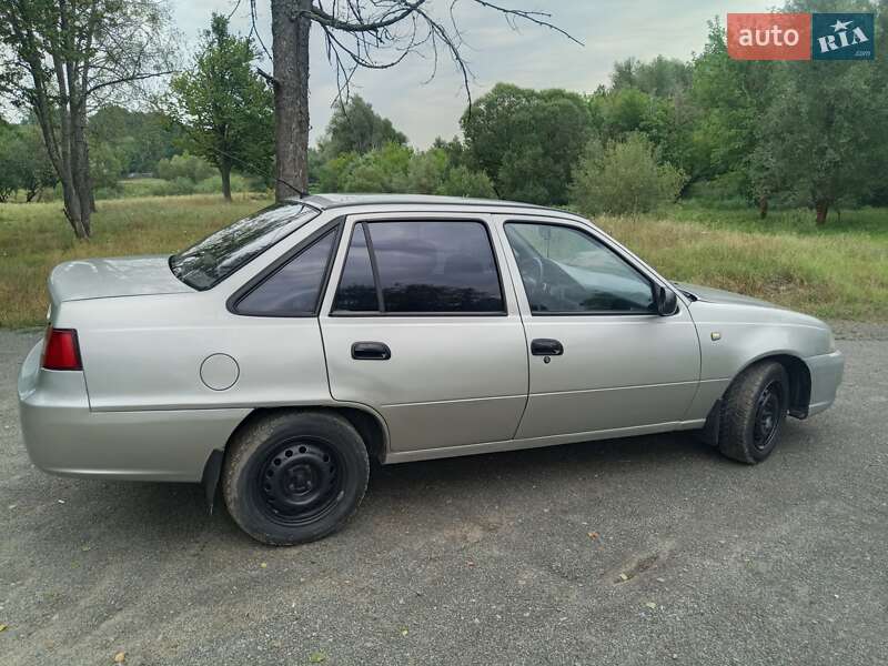 Седан Daewoo Nexia 2008 в Малине